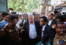 ரணிலுக்கு எதிரான வழக்கு – லண்டனில் அதிகாரிகளிடம் விசாரணை