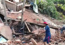 அரசாங்கத்திற்கு எதிராக நுகேகொடையில் முன்னெடுக்கப்பட்ட எதிர்ப்பு பேரணியில் வெற்றியை தொடர்ந்து மேலும் மூன்று இடங்களில் பேரணிகளை நடத்த ஸ்ரீலங்கா பொதுஜன பெரமுன திட்டமிட்டுள்ளது. அந்தக் கட்சியின் தேசிய அமைப்பாளர் நாடாளுமன்ற உறுப்பினர் நாமல் ராஜபக்ச இதனை தெரிவித்துள்ளார். அடுத்த பேரணி இரத்தினபுரி, அதைத் தொடர்ந்து மாத்தறை மற்றும் குருநாகல் போன்ற பகுதிகளில் நடைபெறும் என்று நாடாளுமன்ற உறுப்பினர் ராஜபக்ச ஊடகங்களுக்குத் தெரிவித்தார். இதேவேளை, இந்தப் பேரணி மிகப்பெரிய வெற்றியாகக் கருதுவதாக முன்னாள் நாடாளுமன்ற உறுப்பினர் ஹரின் பெர்னாண்டோ நேற்று (22) ஒரு செய்தியாளர் சந்திப்பை நடத்தி தெரிவித்திருந்தார். “நாங்கள் ஒன்றாக வேலை செய்யப் போகிறோம் என்பதை நேற்று காட்டினோம். யாரும் பின்தங்கப் போவதில்லை. இந்த நாட்டில் மீண்டும் பட்டத்து இளவரசர்கள் பிறக்க மாட்டார்கள்,” என்று பெர்னாண்டோ தெரிவித்துள்ளார். ஐக்கிய தேசியக் கட்சியும், ஐக்கிய மக்கள் சக்தியும் மீண்டும் ஒன்றிணைவதற்கு வழிவகுத்தால், தனது அரசியல் வாழ்க்கையை தியாகம் செய்யத் தயாராக இருப்பதாகவும் தெரிவித்துள்ளார். வெள்ளிக்கிழமை காட்டப்பட்ட ஒன்றுபட்ட முயற்சி எனவும், கட்சியின் தலைமையை நாமல் ராஜபக்சவிடம் ஒப்படைக்கும் முயற்சி அல்ல எனவும் அவர் குறிப்பிட்டுள்ளார். மாறாக எதிர்க்கட்சிகள் ஒன்றுபட்ட சக்தியாக இருப்பதற்கான ஒரு தளத்தை உருவாக்குவதற்கான முயற்சி என்று ஹரின் பெர்னாண்டோ தெரிவித்துள்ளார். ஐக்கிய மக்கள் சக்தி, ஐக்கிய தேசியக் கட்சி ஒன்றுபடுவது கட்டாயமாகும். நான் பிரச்சனையாக இருந்தால், நான் ஒதுங்கிக் கொள்கிறேன்” என்று ஹரின் பெர்னாண்டோ மேலும் தெரிவித்துள்ளார்.