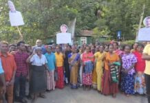 ரணில், சஜித், நாமலின் உருவ பொம்மைகள் எரித்து போராட்டம்