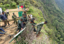 உலக முடிவில் செல்பி எடுக்கும் போது தவறி விழுந்த மாணவி பாதுகாப்பாக மீட்பு!