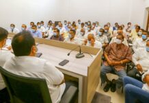ஏனைய கட்சிகளுடன் இணைந்து செயலாற்றுங்கள் – ஐ.தே.கவினருக்கு ரணில் அறிவுரை! ெ